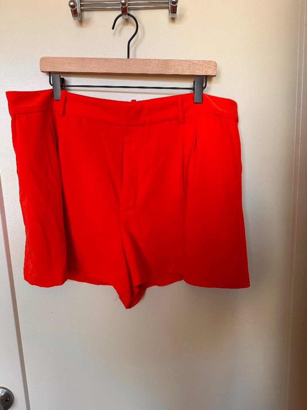 Madewell Tailored Shorts in Lava 16